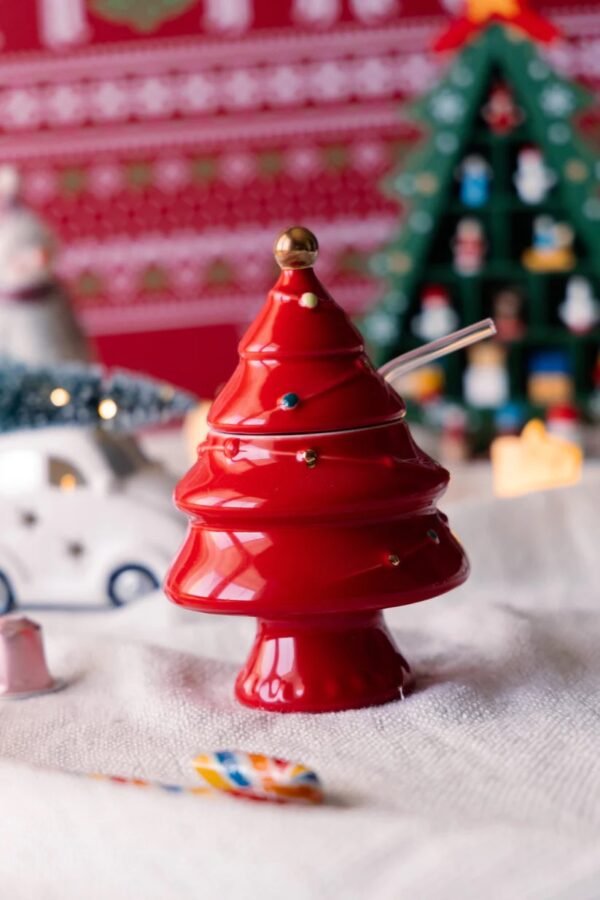 Christmas Holiday Tree Shaped Mug with Lid and Straw – Red