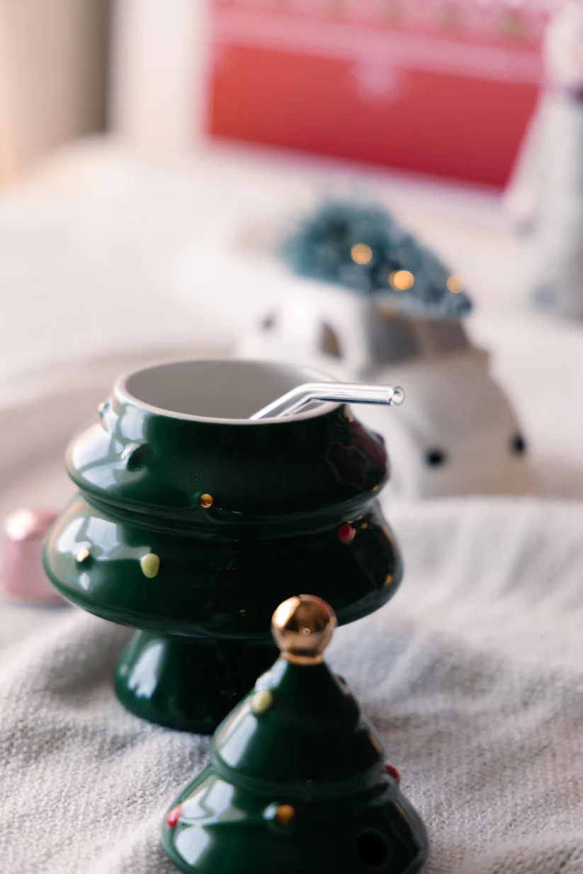 Christmas Green Tree Shaped Mug with Lid and Straw - Image 4