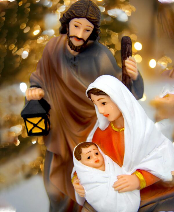Holy Family Figurine – 6″ inches - Image 3