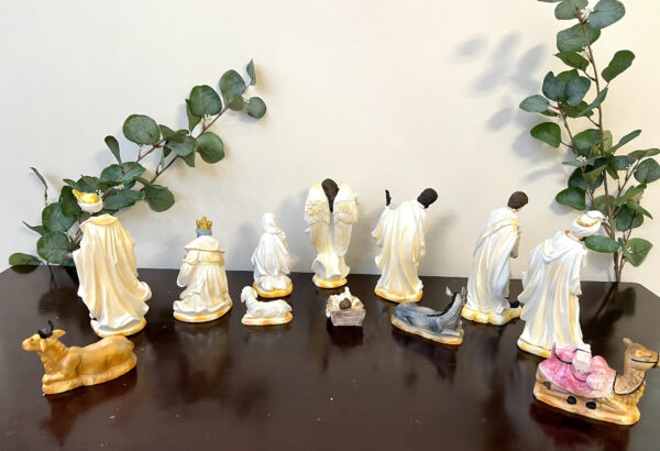 Christmas Nativity Set 8 Inches (12 pcs)  -White - Image 4