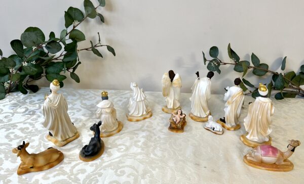 Christmas Nativity Crib Set of 12 pcs - 6.5 inches White - Image 3